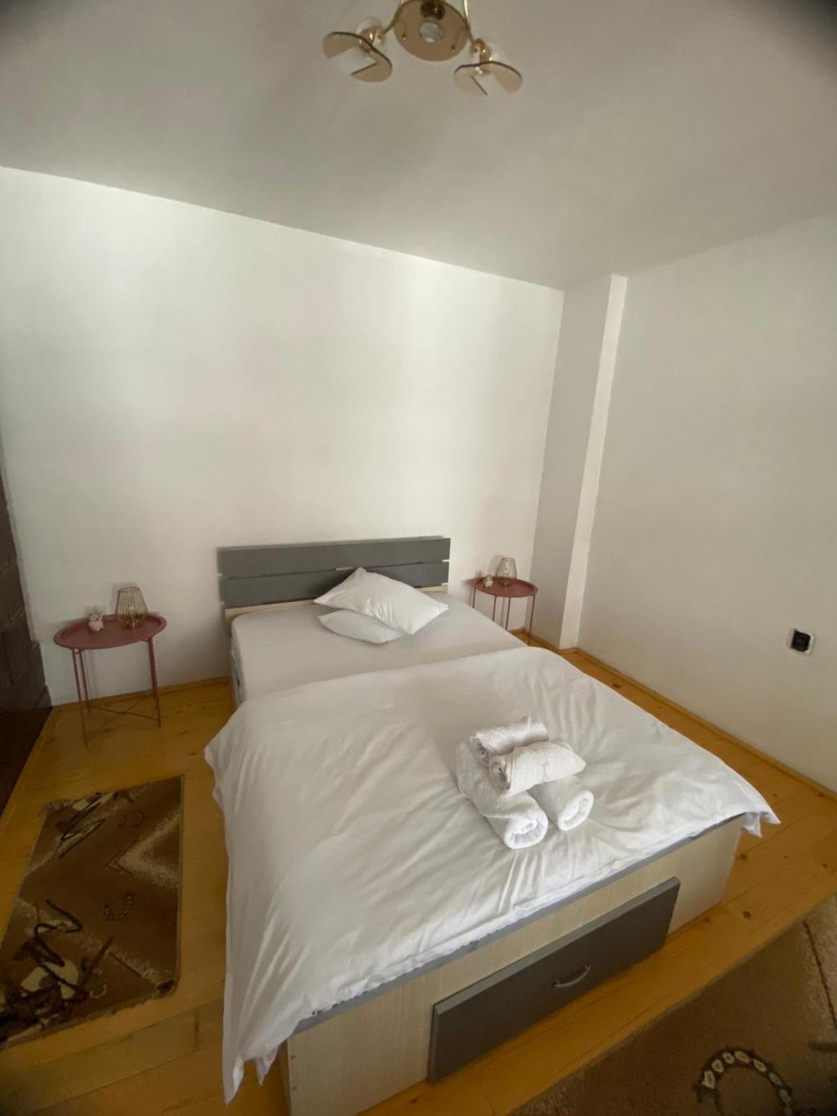 Casa Eroilor Villa Curtea de Argeş Buitenkant foto